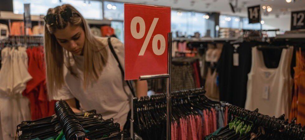Les soldes d'été suffoquent sous la canicule