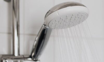 La douche glacée sous la canicule, un réflexe à oublier