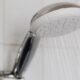 La douche glacée sous la canicule, un réflexe à oublier