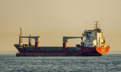Abandonnés sur un cargo, ils regardent l'horizon sans savoir s'ils reverront un jour la terre
