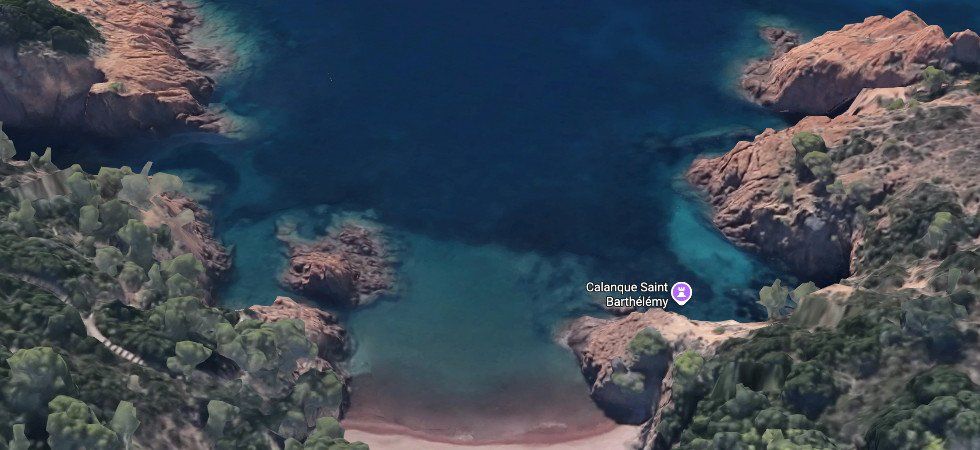 Une voiture plonge de 30 mètres dans une calanque du Var, une femme perd la vie