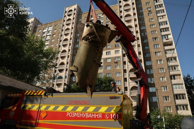 Kiev visée par des missiles russes deux blessés dans la nuit