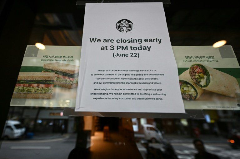 Starbucks vide ses cafés en Corée du Sud pour une leçon d'histoire