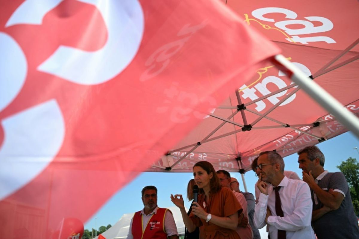 Un banquier de gauche débarque pour sauver trois usines de papier, la CGT attend le geste de l'État