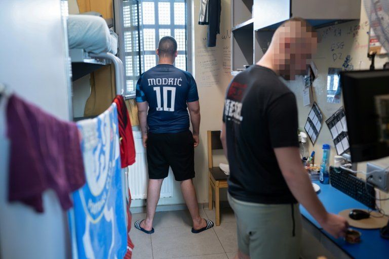 Trois hommes dans 9 m² à plus de 40°C, le quotidien des prisons belges