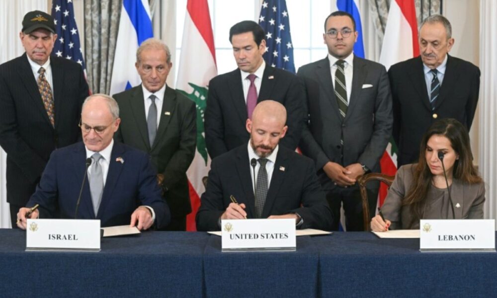 Israël et le Liban scellent un accord, le Hezbollah brandit la menace d’une guerre civile