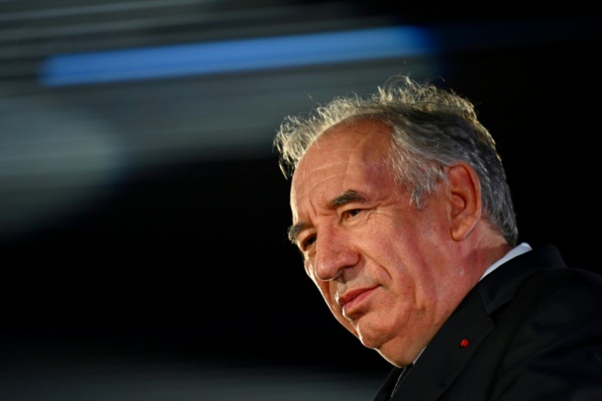 François Bayrou tire la sonnette d'alarme sur la dette et le sort du centre