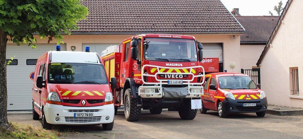 Un conducteur fait une chute vertigineuse de 30 mètres dans un ravin et s'en sort presque indemne