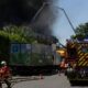 Un brasier géant engloutit un entrepôt en banlieue parisienne, 150 pompiers sur le pont