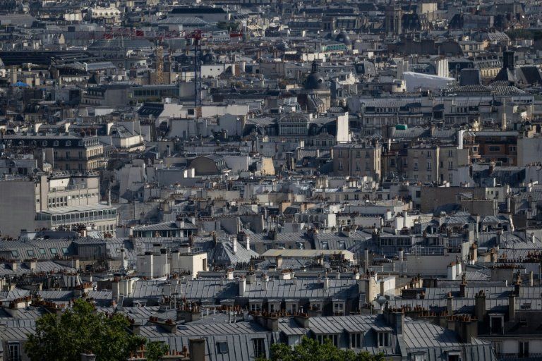 Paris sous les toits en zinc bientôt invivable ?