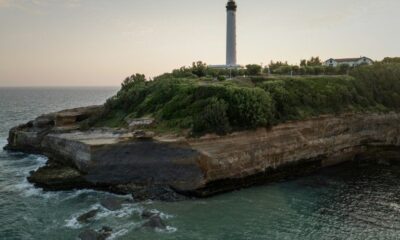 Un pan de falaise engloutit un couple à Biarritz, les secours renoncent à retrouver le disparu