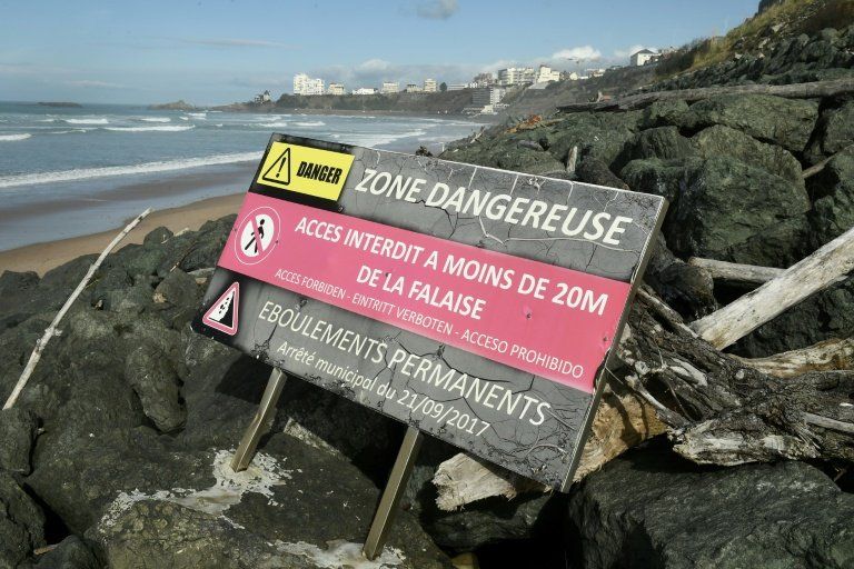 Un pan de falaise s'effondre à Biarritz, une plongeuse tuée et un disparu
