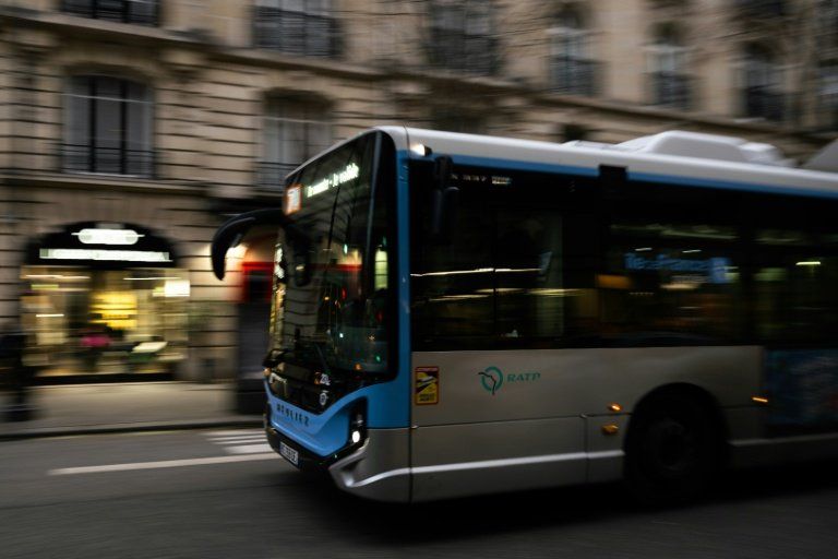 Payer ses trajets en carte bancaire dans les transports franciliens ce sera possible mais plus cher