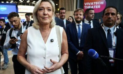 Le Pen et Mélenchon face aux robots : la présidentielle se joue aussi dans les allées de VivaTech