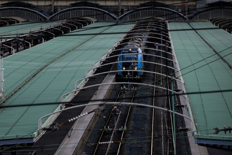 Panne d'électricité géante à la gare de l'Est des voyageurs bloqués dans la fournaise