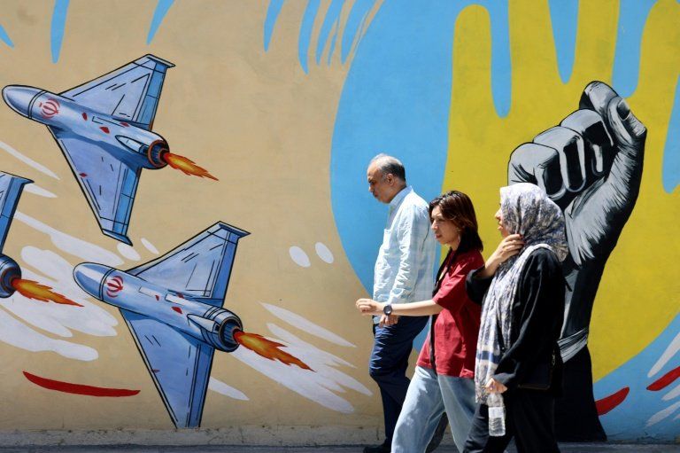 Trump menace l'Iran de frappes imminentes et d'une mainmise sur ses sites pétroliers