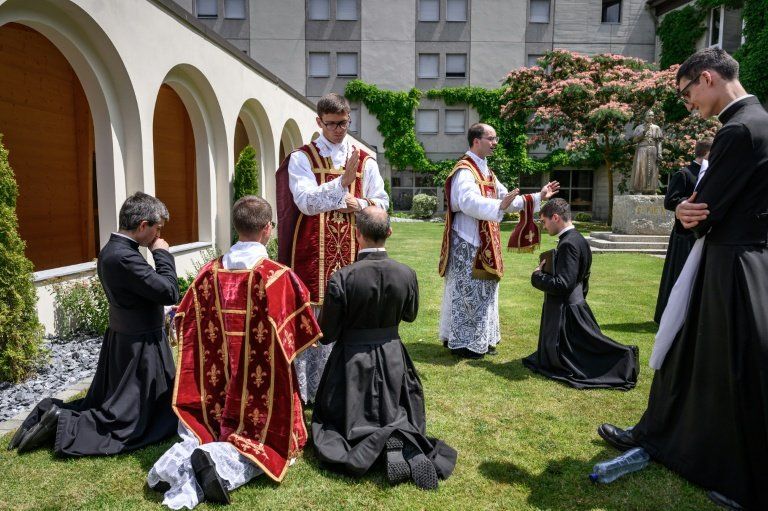 La joie amère des traditionalistes qui risquent l'excommunication