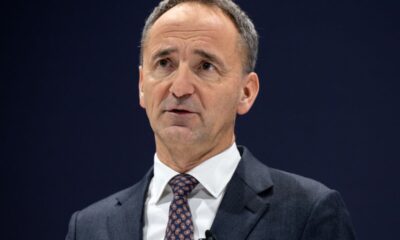 Un proche de Siemens devient conseiller IA à Bruxelles, des eurodéputés tirent la sonnette d’alarme