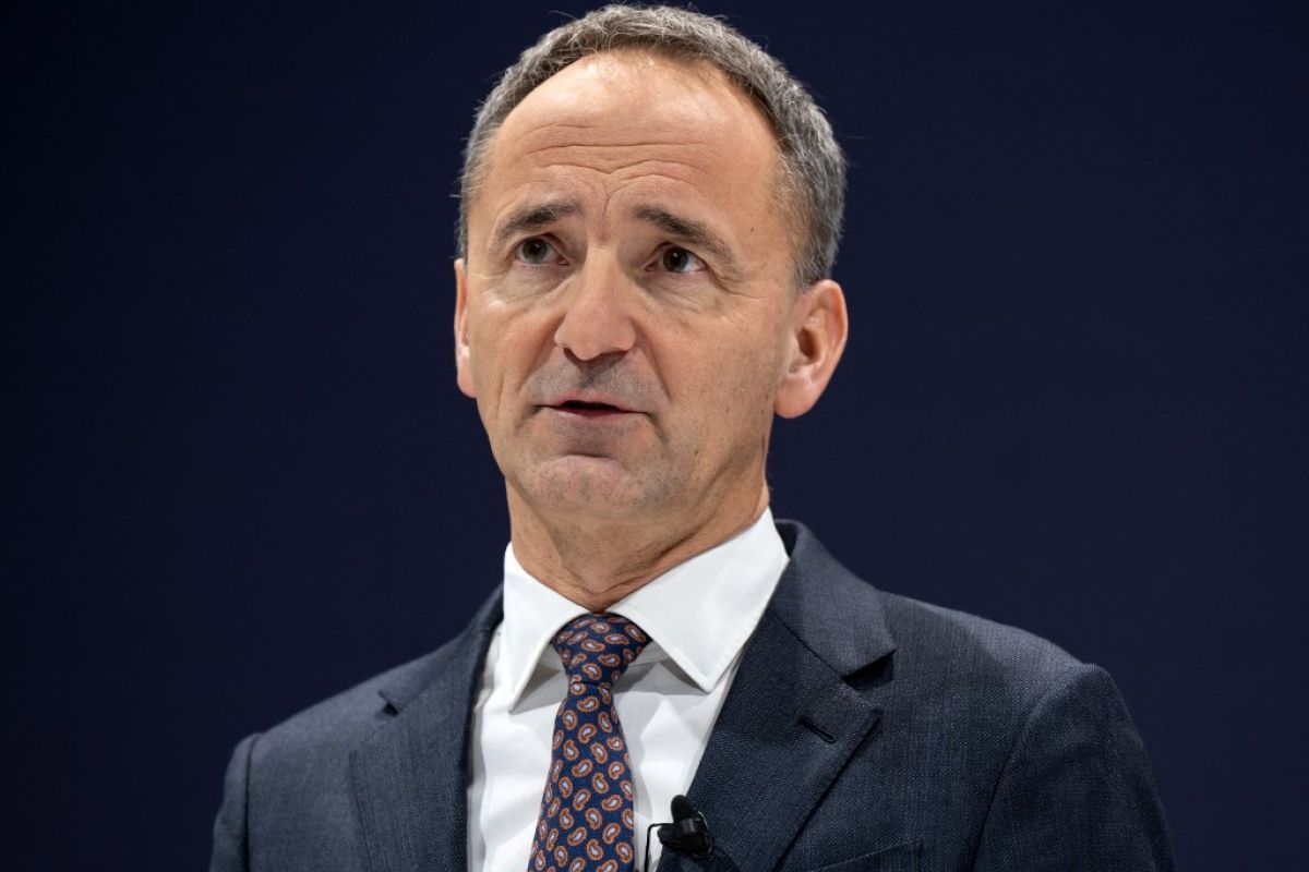 Un proche de Siemens devient conseiller IA à Bruxelles, des eurodéputés tirent la sonnette d’alarme