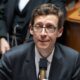 "La Marseillaise, on ne la siffle pas, on la chante" le ministre répond au maire de Saint-Denis