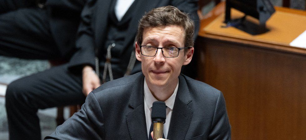 "La Marseillaise, on ne la siffle pas, on la chante" le ministre répond au maire de Saint-Denis