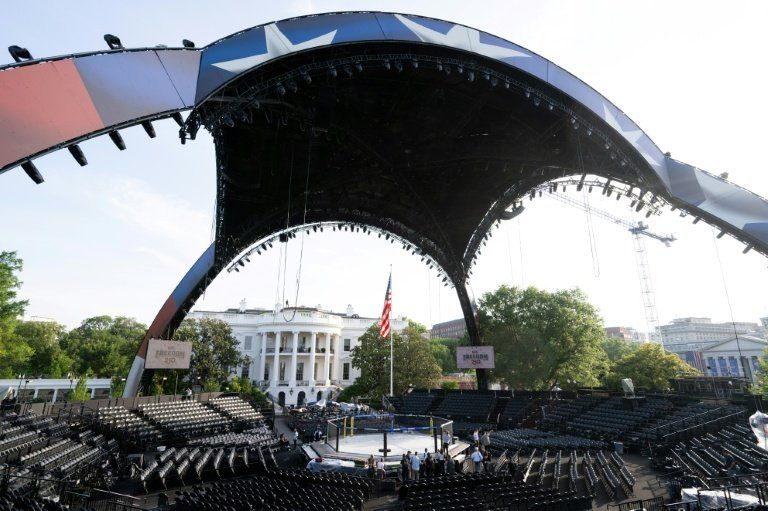 Un ring géant dans le jardin présidentiel pour les 80 ans de Trump