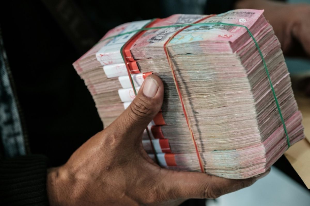 La roupie indonésienne touche le fond, le Parlement reprend la main sur la banque centrale