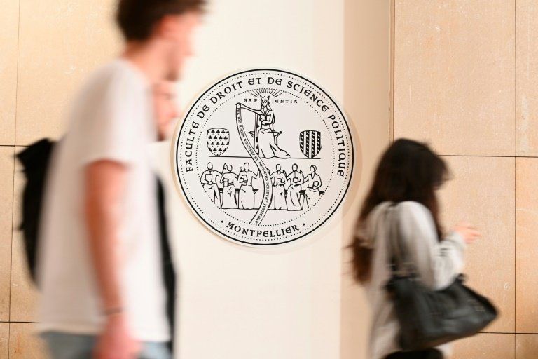 Des étudiants gonflent leurs notes pour entrer en master et ça passe (presque) inaperçu