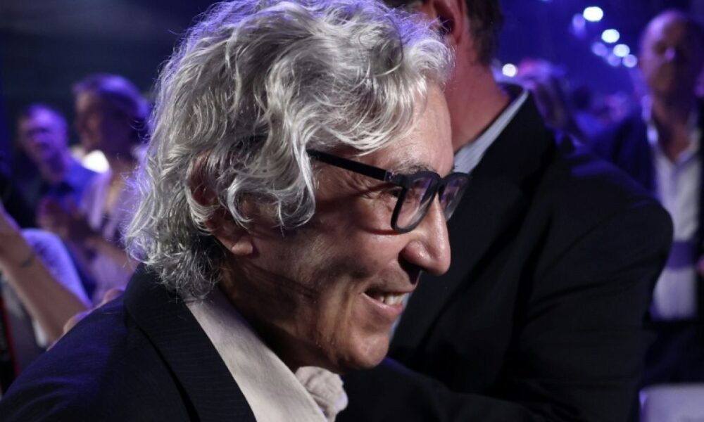 Le jour où un écrivain libéré entre en campagne aux côtés de celui qui l'a défendu