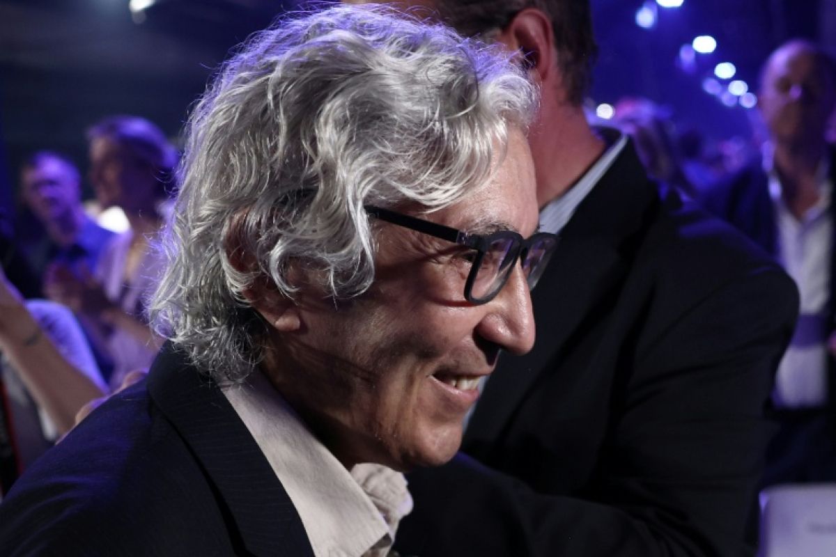 Le jour où un écrivain libéré entre en campagne aux côtés de celui qui l'a défendu