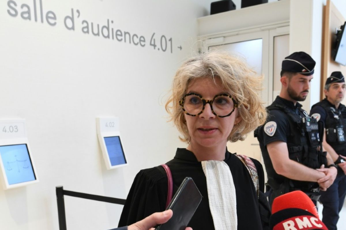 Relaxe d'un animateur à Paris la colère des parents ne retombe pas