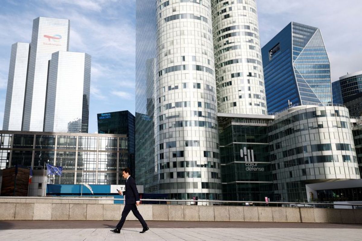 Les services français plongent à un niveau jamais vu depuis le Covid