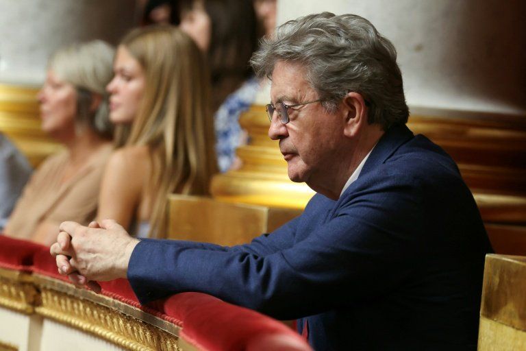 Mélenchon face au casse-tête des 500 signatures