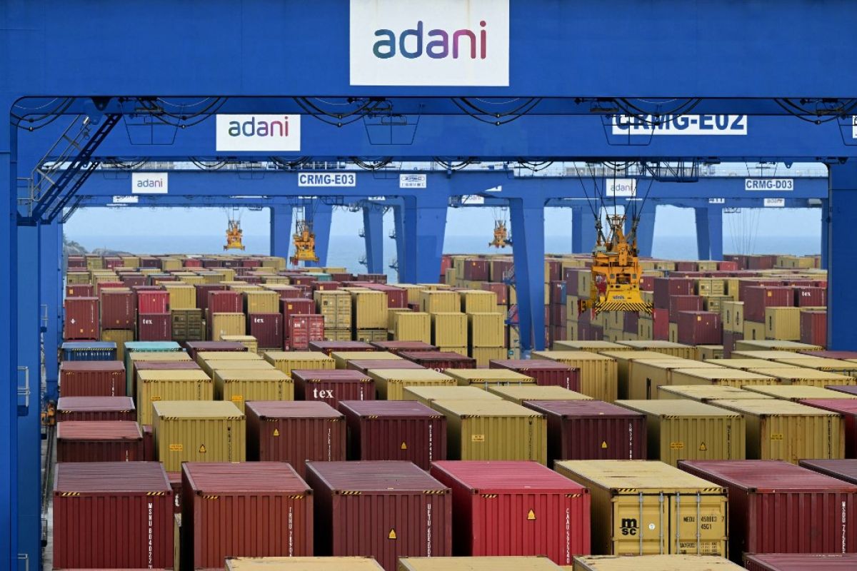 Adani lâche 49% de son port stratégique à un armateur mondial