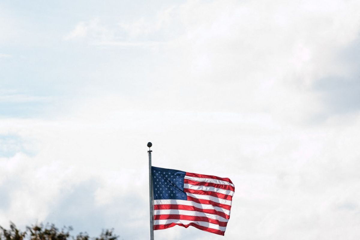 Le moral des consommateurs américains remonte doucement, l'essence moins chère soulage les porte-monnaie