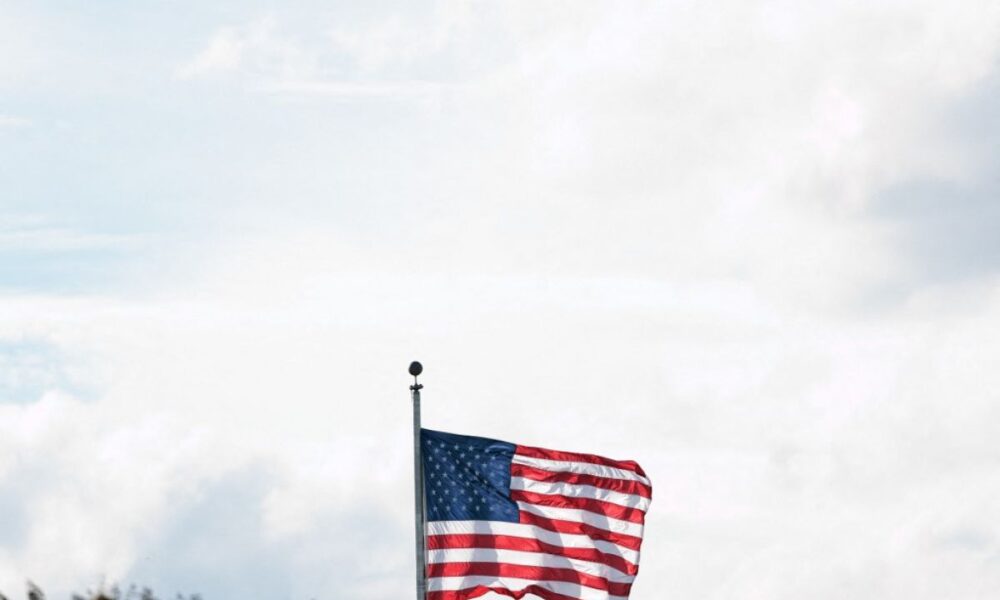 Les Américains n'ont pas freiné leurs dépenses en mai, un signe qui surprend les experts