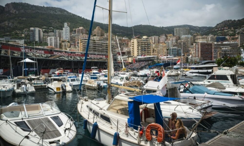 La baie de Monaco submergée de yachts pour le Grand Prix