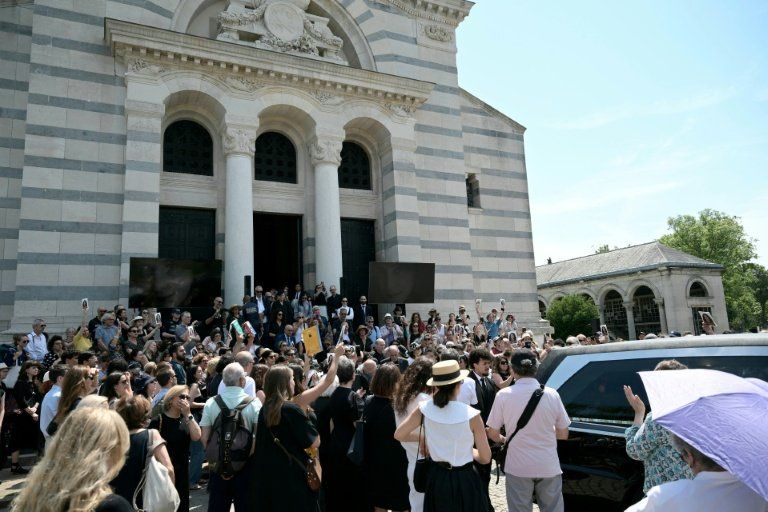 Des centaines de personnes ont dit un dernier au revoir à Marjane Satrapi