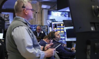 Wall Street tiraillé entre record et incertitudes