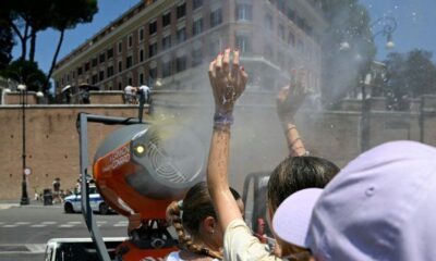 «On cuit» à Rome la canicule pousse les touristes à bout