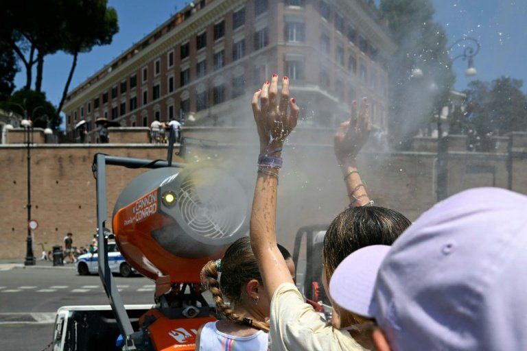 «On cuit» à Rome la canicule pousse les touristes à bout