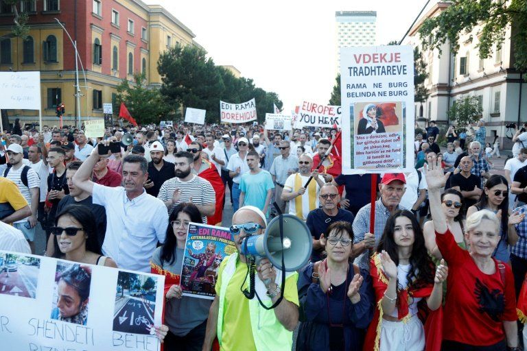 Nouvelles inculpations en Albanie après des manifestations anti-projet Trump