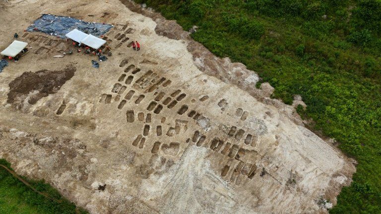 Sous les futurs chantiers du canal Seine-Nord, des archéologues exhument 300 000 ans d’histoire à la pelle