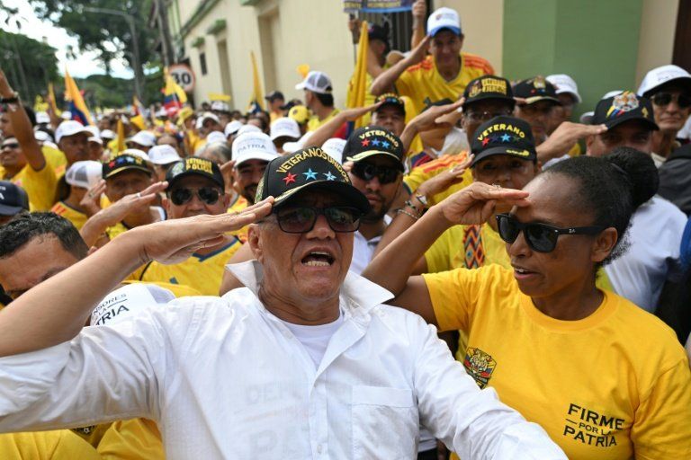 Salut militaire contre K-pop la bataille des symboles dans la présidentielle colombienne