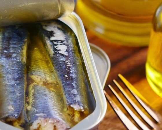Les sardines en boîte, nouveau Graal des jeunes et cauchemar des rayons