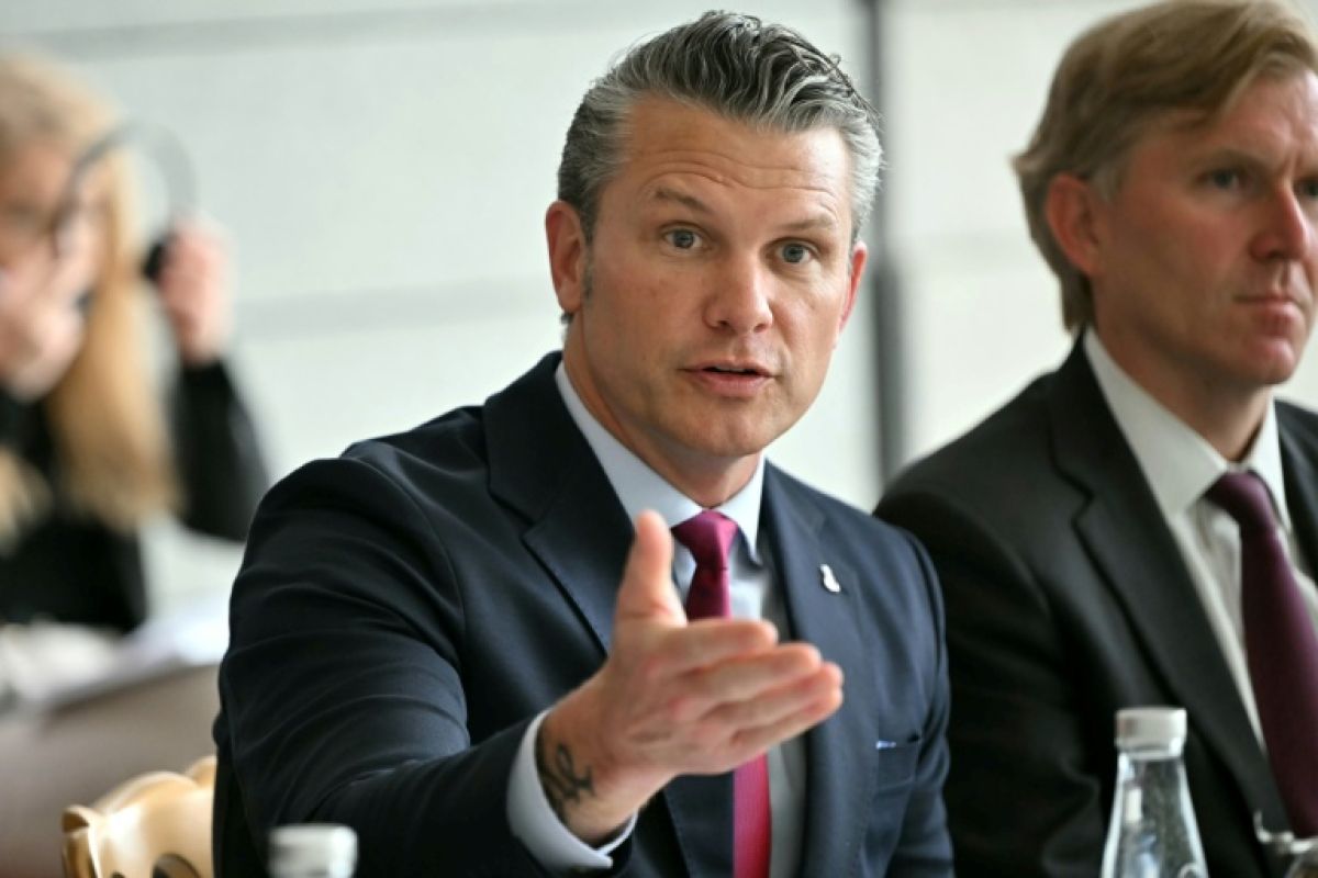 Hegseth lance un avertissement aux Européens depuis les plages du Débarquement