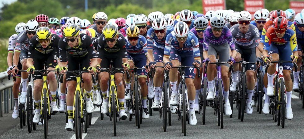 Spectatrice en déambulateur électrique fauche un jeune cycliste en pleine course