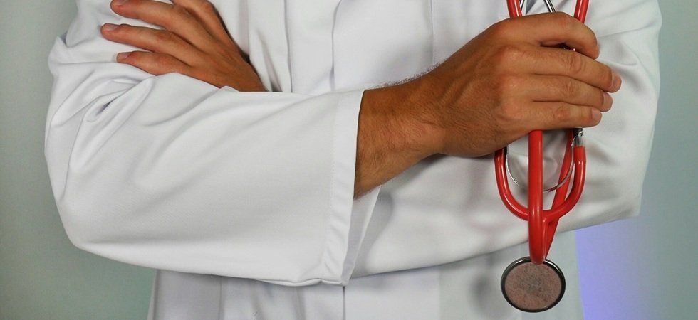 L'Ordre des médecins exige des mesures de protection après une agression au couteau