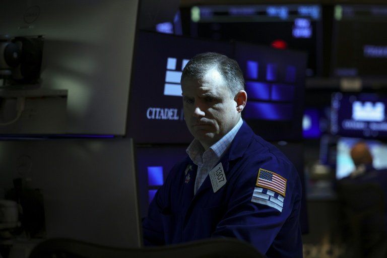 La tech vacille et les tensions avec l Iran enflamment Wall Street