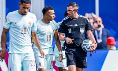 Mbappé donne son brassard à l'arbitre et crée la surprise